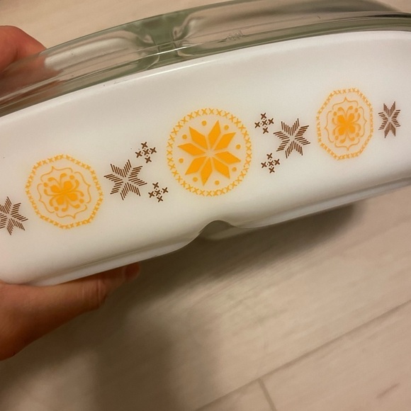Vintage 1960s Town And Country Pattern Pyrex 1.5 Quart Covered Oval Dish - Picture 6 of 7